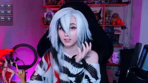 Snapshot of ohclementinee chatting on December 11, 10:36 am Clementine Clem online show from December 11, 10:36 am