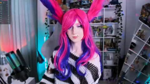 Snapshot of ohclementinee chatting on October 13, 7:30 am Clementine Clem online show from October 13, 7:30 am