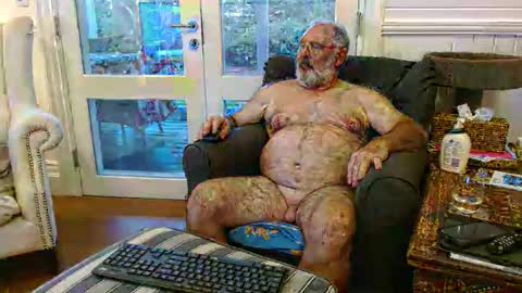 Snapshot of ohjonny55 chatting on November 10, 8:13 am Ohjonny online show from November 10, 8:13 am