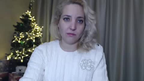 Snapshot of ohsweetmari chatting on January 1, 12:22 pm Mari online show from January 1, 12:22 pm