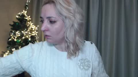 Snapshot of ohsweetmari chatting on January 1, 3:24 pm Mari online show from January 1, 3:24 pm