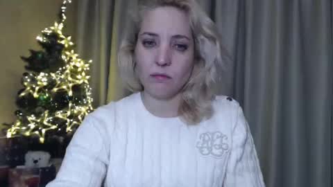 Snapshot of ohsweetmari chatting on January 1, 6:27 pm Mari online show from January 1, 6:27 pm