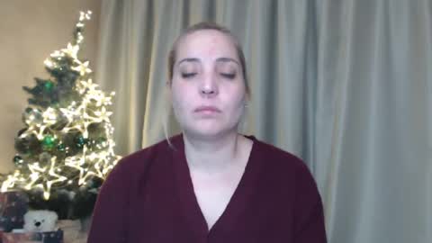 Snapshot of ohsweetmari chatting on January 4, 4:32 pm Mari online show from January 4, 4:32 pm