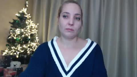 Snapshot of ohsweetmari chatting on January 5, 12:31 pm Mari online show from January 5, 12:31 pm