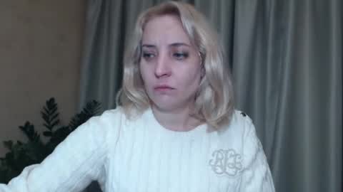 Snapshot of ohsweetmari chatting on January 9, 6:36 pm Mari online show from January 9, 6:36 pm