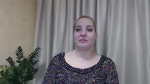 Snapshot of ohsweetmari chatting on January 14, 3:04 pm Mari online show from January 14, 3:04 pm