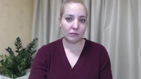 Snapshot of ohsweetmari chatting on January 14, 6:38 pm Mari online show from January 14, 6:38 pm