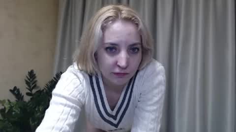 Snapshot of ohsweetmari chatting on January 15, 5:37 pm Mari online show from January 15, 5:37 pm