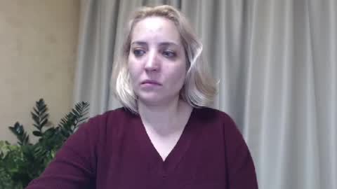 Snapshot of ohsweetmari chatting on January 19, 6:00 pm Mari online show from January 19, 6:00 pm