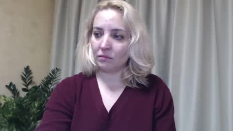 Snapshot of ohsweetmari chatting on January 19, 9:02 pm Mari online show from January 19, 9:02 pm