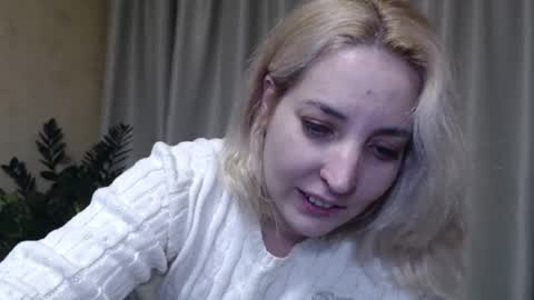 Snapshot of ohsweetmari chatting on January 21, 3:10 pm Mari online show from January 21, 3:10 pm