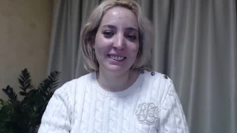 Snapshot of ohsweetmari chatting on January 21, 6:12 pm Mari online show from January 21, 6:12 pm