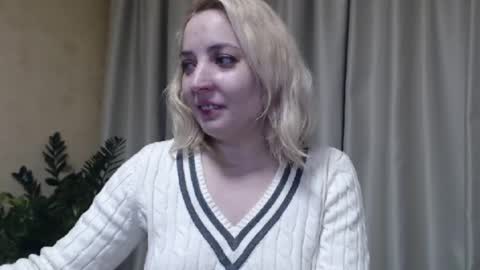 Snapshot of ohsweetmari chatting on January 23, 5:10 pm Mari online show from January 23, 5:10 pm