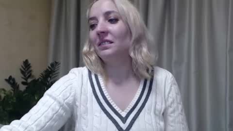 Snapshot of ohsweetmari chatting on January 23, 8:13 pm Mari online show from January 23, 8:13 pm