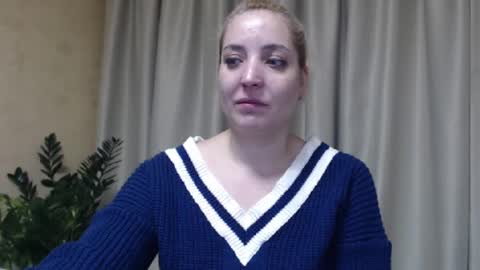 Snapshot of ohsweetmari chatting on January 24, 4:17 pm Mari online show from January 24, 4:17 pm