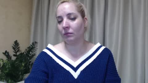 Snapshot of ohsweetmari chatting on January 24, 8:00 pm Mari online show from January 24, 8:00 pm