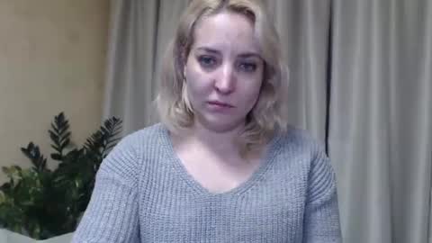 Snapshot of ohsweetmari chatting on January 25, 6:35 pm Mari online show from January 25, 6:35 pm