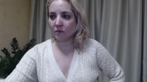 Snapshot of ohsweetmari chatting on January 28, 6:39 pm Mari online show from January 28, 6:39 pm