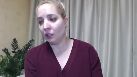 Snapshot of ohsweetmari chatting on January 30, 6:21 pm Mari online show from January 30, 6:21 pm