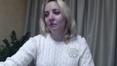 Snapshot of ohsweetmari chatting on January 31, 4:48 pm Mari online show from January 31, 4:48 pm