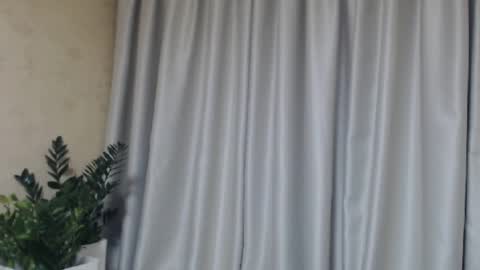 Snapshot of ohsweetmari chatting on February 4, 4:18 pm Mari online show from February 4, 4:18 pm