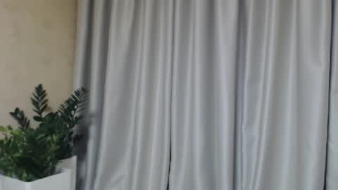 Snapshot of ohsweetmari chatting on February 4, 7:22 pm Mari online show from February 4, 7:22 pm