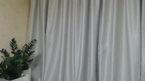 Snapshot of ohsweetmari chatting on February 11, 4:46 pm Mari online show from February 11, 4:46 pm