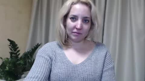 Snapshot of ohsweetmari chatting on February 20, 8:58 pm Mari online show from February 20, 8:58 pm