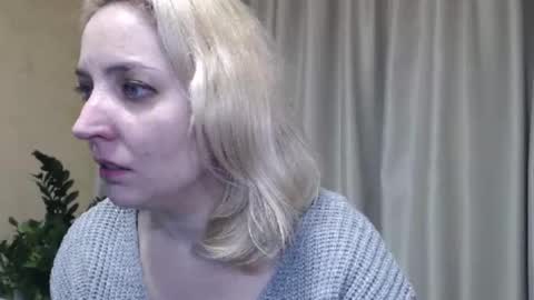 Snapshot of ohsweetmari chatting on February 28, 6:09 pm Mari online show from February 28, 6:09 pm