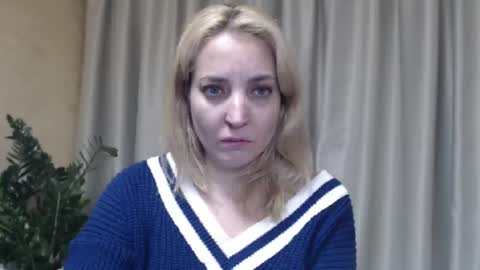 Snapshot of ohsweetmari chatting on October 23, 3:00 pm Mari online show from October 23, 3:00 pm