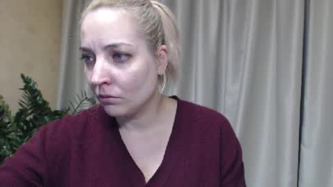 Snapshot of ohsweetmari chatting on November 2, 5:37 pm Mari online show from November 2, 5:37 pm