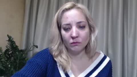 Snapshot of ohsweetmari chatting on November 6, 6:20 pm Mari online show from November 6, 6:20 pm