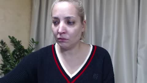 Snapshot of ohsweetmari chatting on November 12, 6:08 pm Mari online show from November 12, 6:08 pm