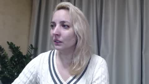 Snapshot of ohsweetmari chatting on November 14, 5:33 pm Mari online show from November 14, 5:33 pm