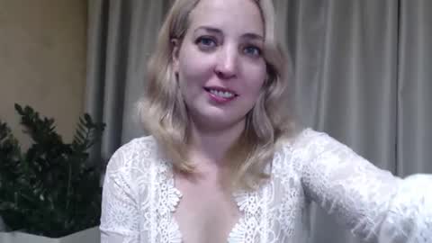 Snapshot of ohsweetmari chatting on November 21, 6:06 pm Mari online show from November 21, 6:06 pm