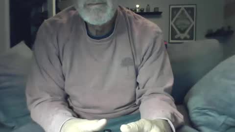 Snapshot of old_bald63 chatting on February 19, 10:45 am old_bald63 online show from February 19, 10:45 am