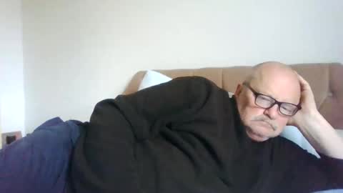 Snapshot of old_fkrr_ chatting on September 11, 8:36 am old_fkrr_ online show from September 11, 8:36 am