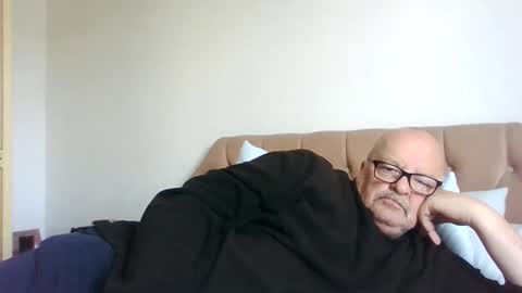 Snapshot of old_fkrr_ chatting on September 15, 8:47 am old_fkrr_ online show from September 15, 8:47 am