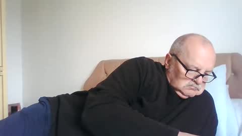 Snapshot of old_fkrr_ chatting on September 27, 9:14 am old_fkrr_ online show from September 27, 9:14 am