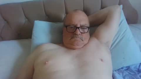 Snapshot of old_fkrr_ chatting on September 28, 8:20 am old_fkrr_ online show from September 28, 8:20 am