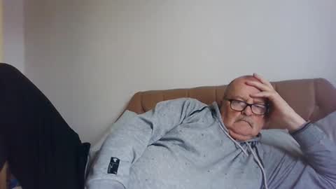 Snapshot of old_fkrr_ chatting on October 2, 10:11 am old_fkrr_ online show from October 2, 10:11 am