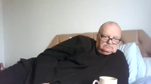 Snapshot of old_fkrr_ chatting on October 3, 11:07 am old_fkrr_ online show from October 3, 11:07 am