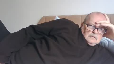 Snapshot of old_fkrr_ chatting on October 7, 8:55 am old_fkrr_ online show from October 7, 8:55 am