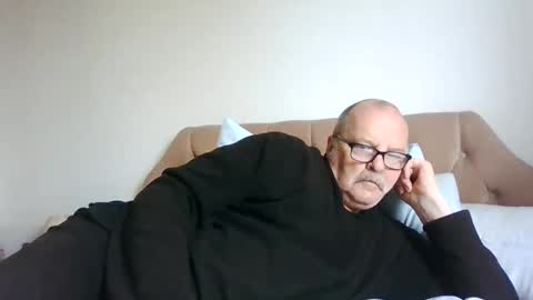 Snapshot of old_fkrr_ chatting on October 9, 10:02 am old_fkrr_ online show from October 9, 10:02 am