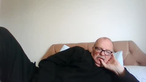 Snapshot of old_fkrr_ chatting on October 10, 10:47 am old_fkrr_ online show from October 10, 10:47 am