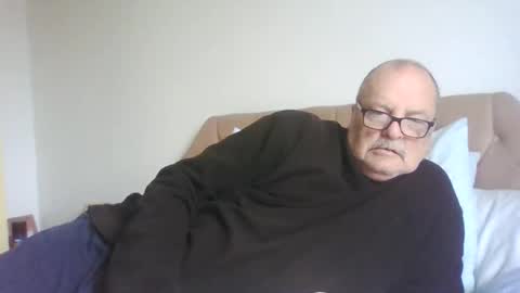 Snapshot of old_fkrr_ chatting on October 16, 10:05 am old_fkrr_ online show from October 16, 10:05 am