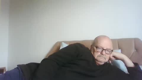 Snapshot of old_fkrr_ chatting on October 23, 8:57 am old_fkrr_ online show from October 23, 8:57 am