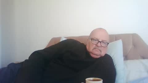 Snapshot of old_fkrr_ chatting on October 25, 9:39 am old_fkrr_ online show from October 25, 9:39 am