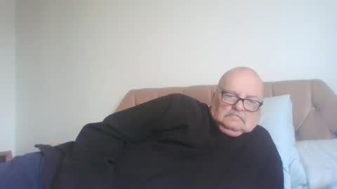 Snapshot of old_fkrr_ chatting on October 26, 9:26 am old_fkrr_ online show from October 26, 9:26 am