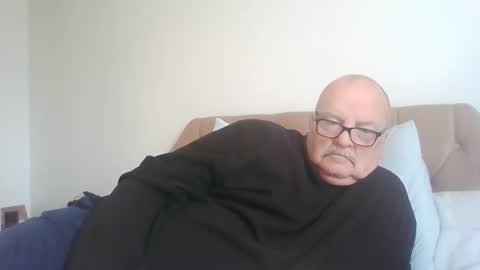 Snapshot of old_fkrr_ chatting on October 27, 11:14 am old_fkrr_ online show from October 27, 11:14 am